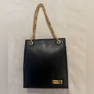 🩷 Vintage "Scarlett Black Leather Shoulder Purse Gold Hardware 💚